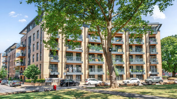 14, 2 Fairbourne Road